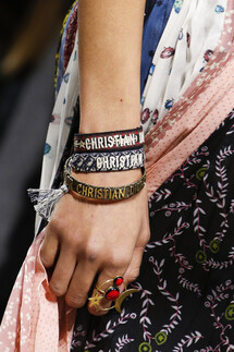 Details Christian Dior , Details Dior Fall 2018 Ready-to-Wear , Детали показа Кристиан Диор , Детали показа Диор осень зима 2018 , Fashion show , неделя моды в Париже , PFW , Мария Грация Кьюри , Mainstyles